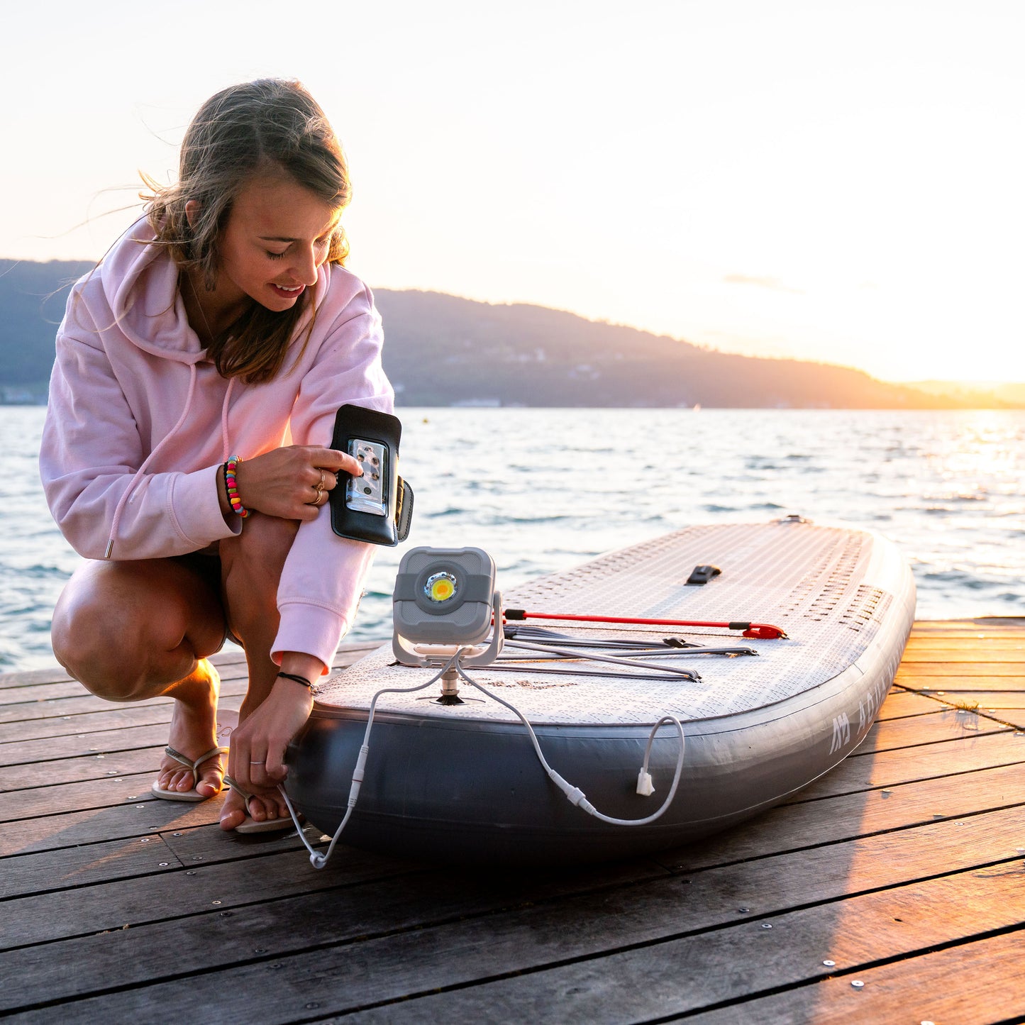 Aqua Marina - GLOW 10'4" iSUP polyvalent avec système d'éclairage ambiant