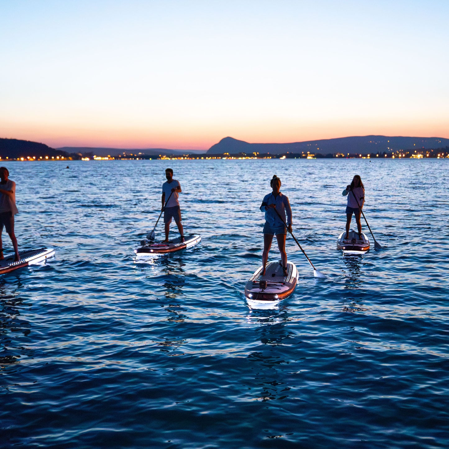 Aqua Marina - GLOW 10'4" iSUP polyvalent avec système d'éclairage ambiant