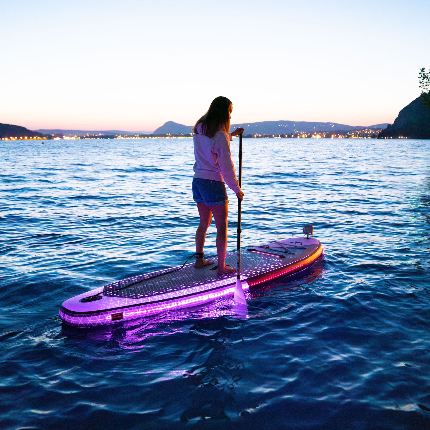 Aqua Marina - GLOW 10'4" iSUP polyvalent avec système d'éclairage ambiant