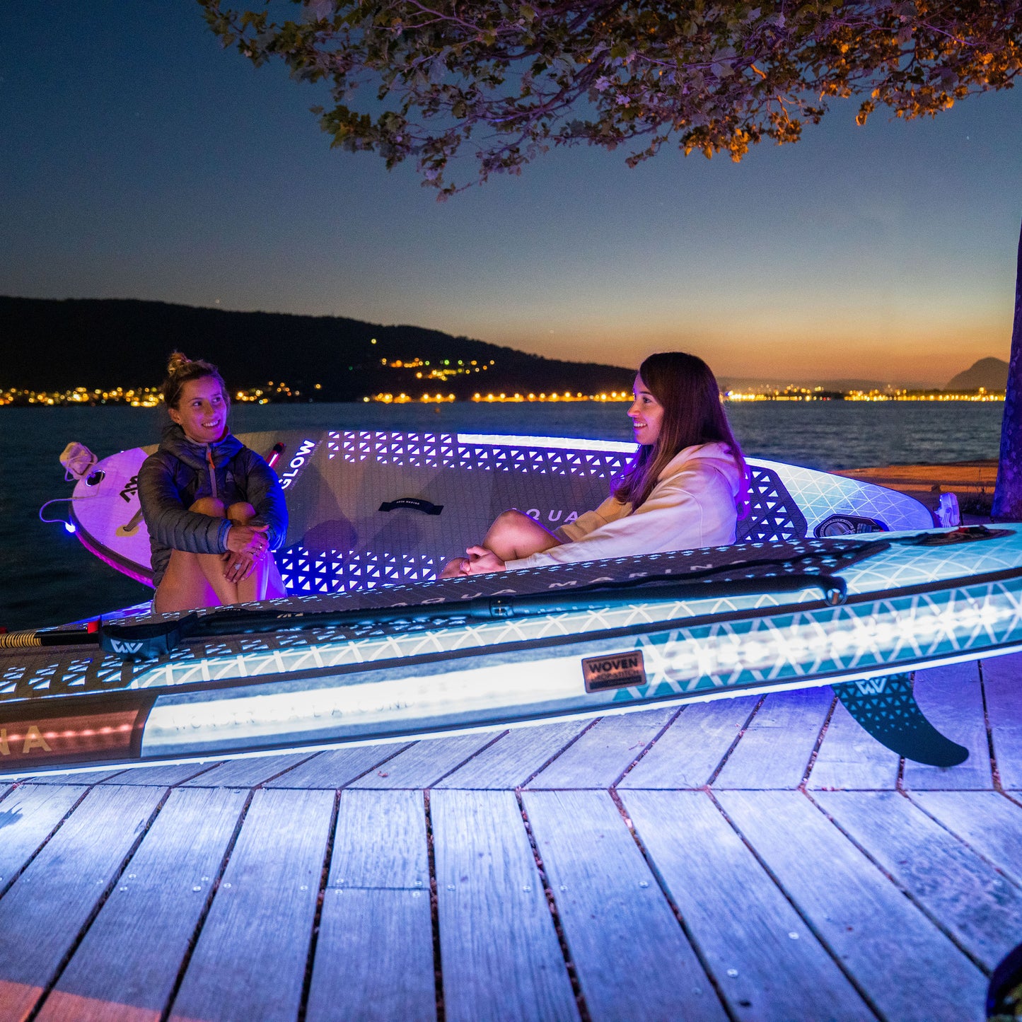 Aqua Marina - GLOW 10'4" iSUP polyvalent avec système d'éclairage ambiant