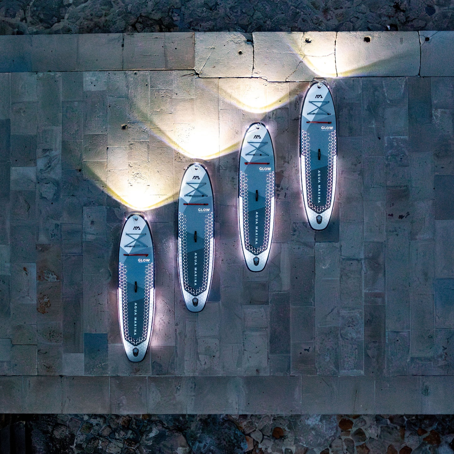 Aqua Marina - GLOW 10'4" iSUP polyvalent avec système d'éclairage ambiant