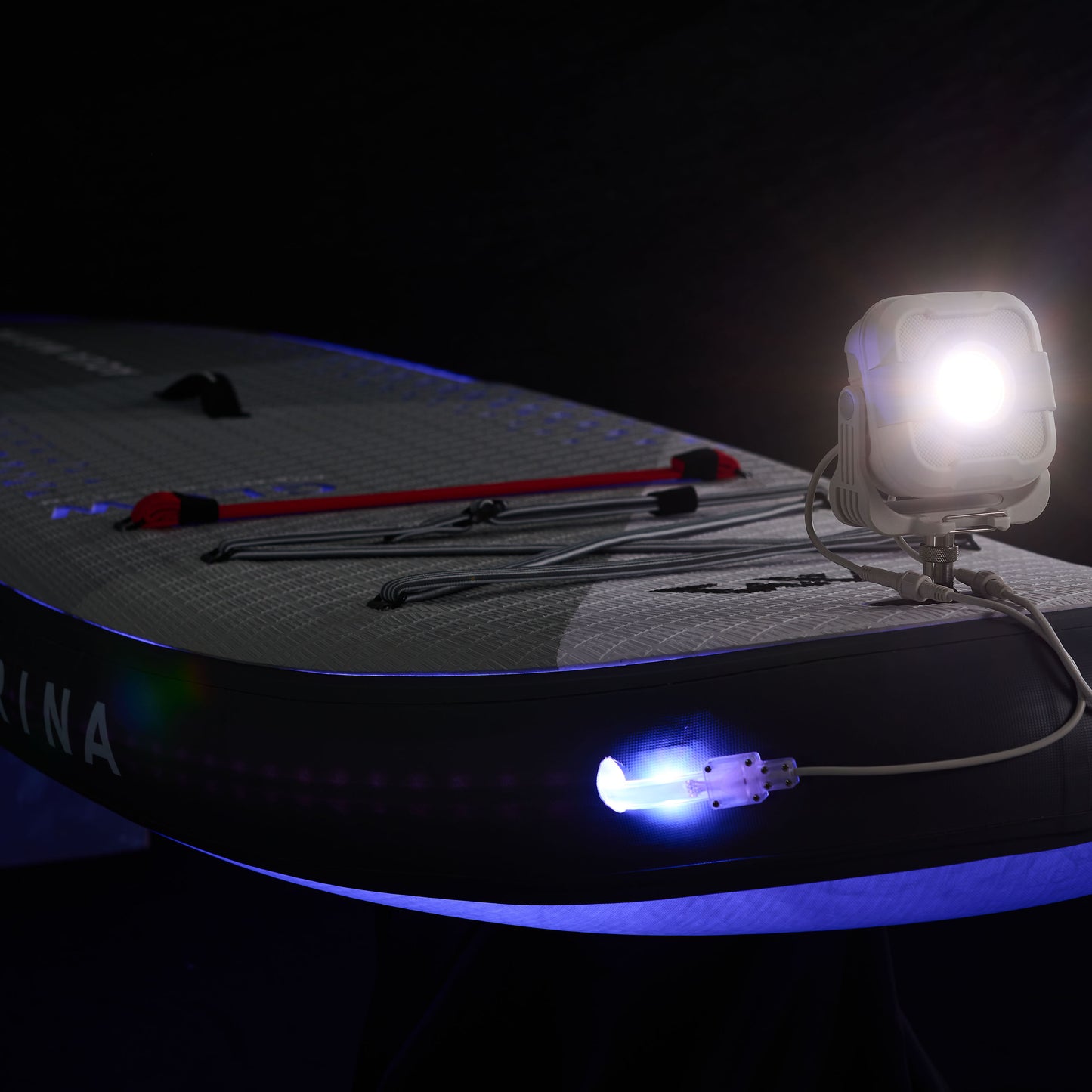Aqua Marina - GLOW 10'4" iSUP polyvalent avec système d'éclairage ambiant