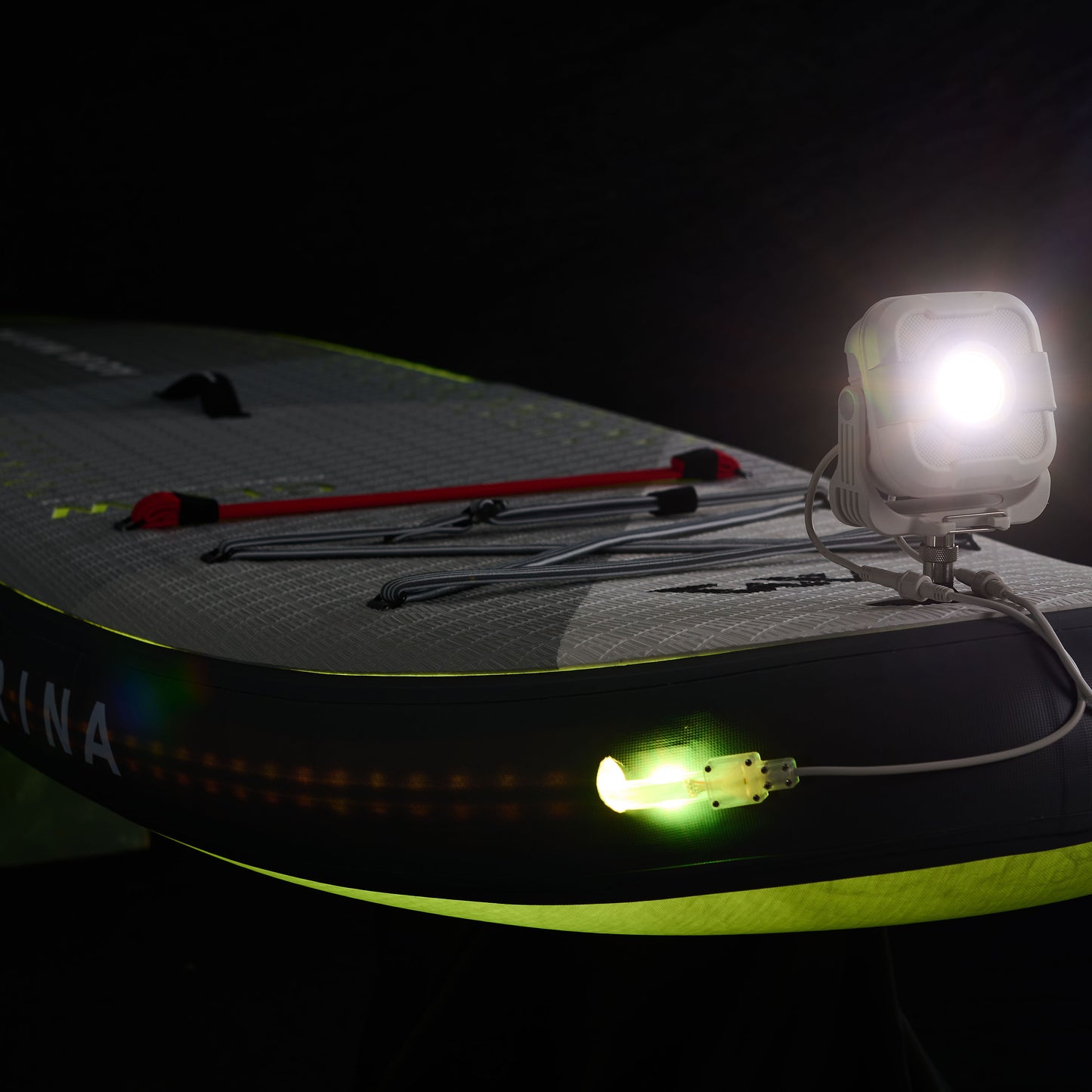 Aqua Marina - GLOW 10'4" iSUP polyvalent avec système d'éclairage ambiant