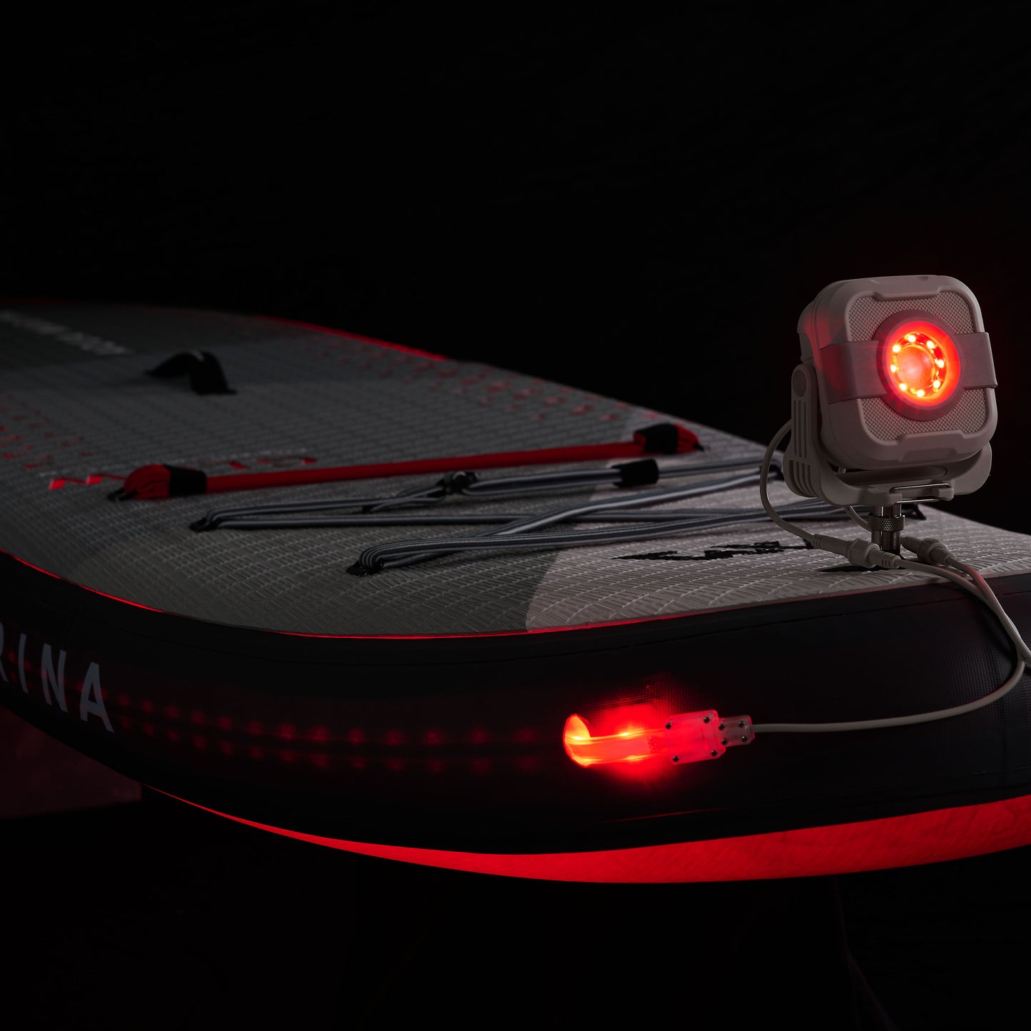 Aqua Marina - GLOW 10'4" iSUP polyvalent avec système d'éclairage ambiant