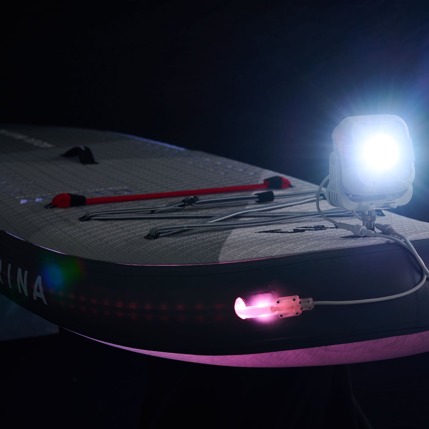 Aqua Marina - GLOW 10'4" iSUP polyvalent avec système d'éclairage ambiant
