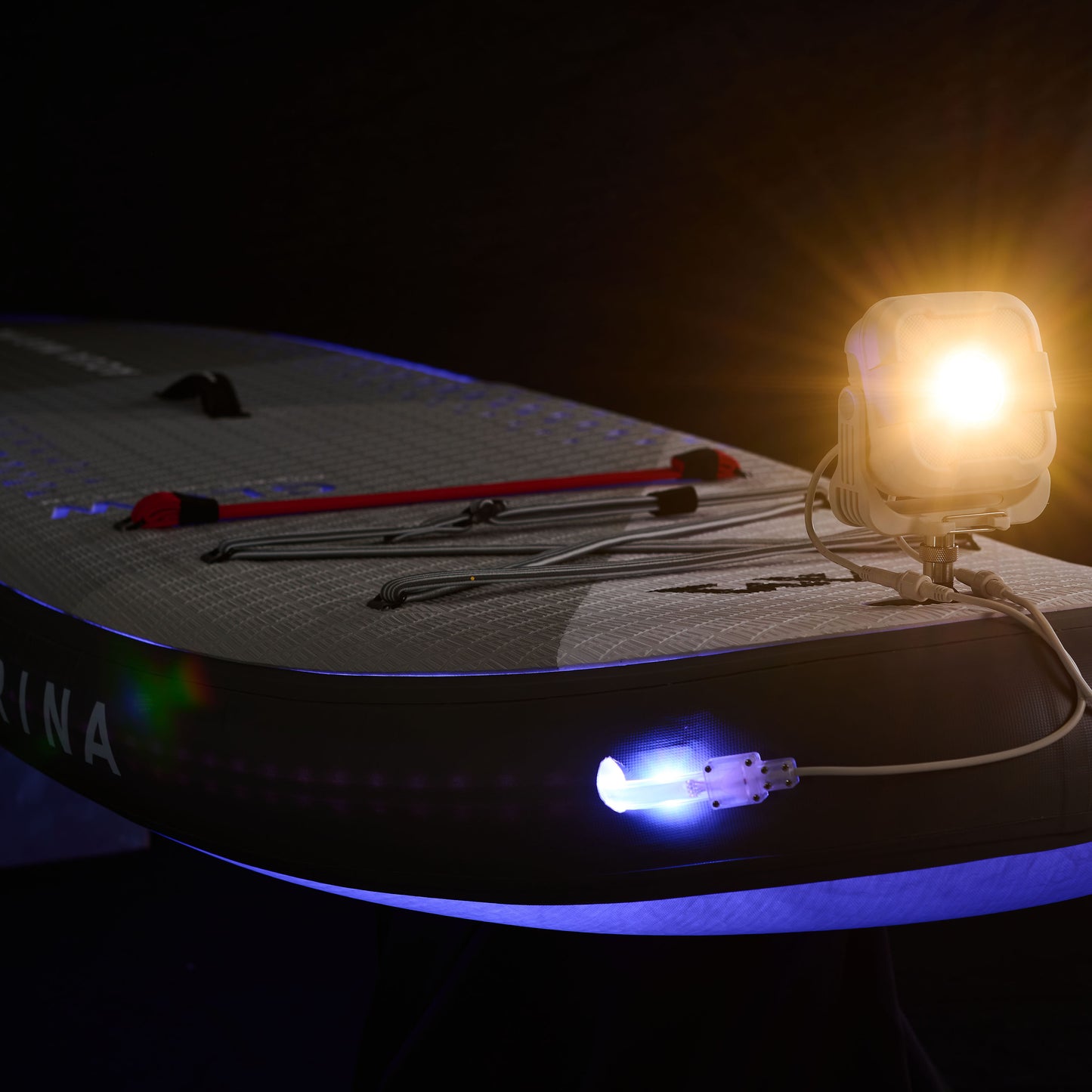 Aqua Marina - GLOW 10'4" iSUP polyvalent avec système d'éclairage ambiant