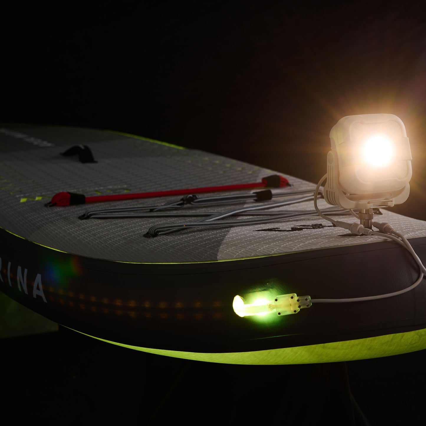 Aqua Marina - GLOW 10'4" iSUP polyvalent avec système d'éclairage ambiant