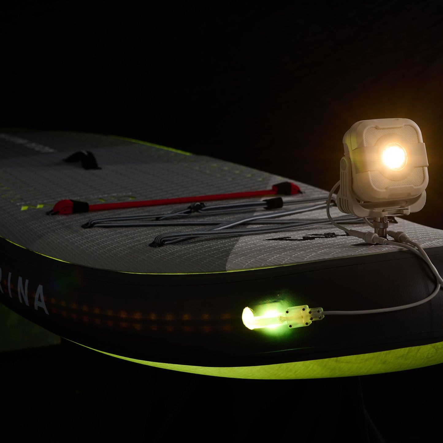 Aqua Marina - GLOW 10'4" iSUP polyvalent avec système d'éclairage ambiant