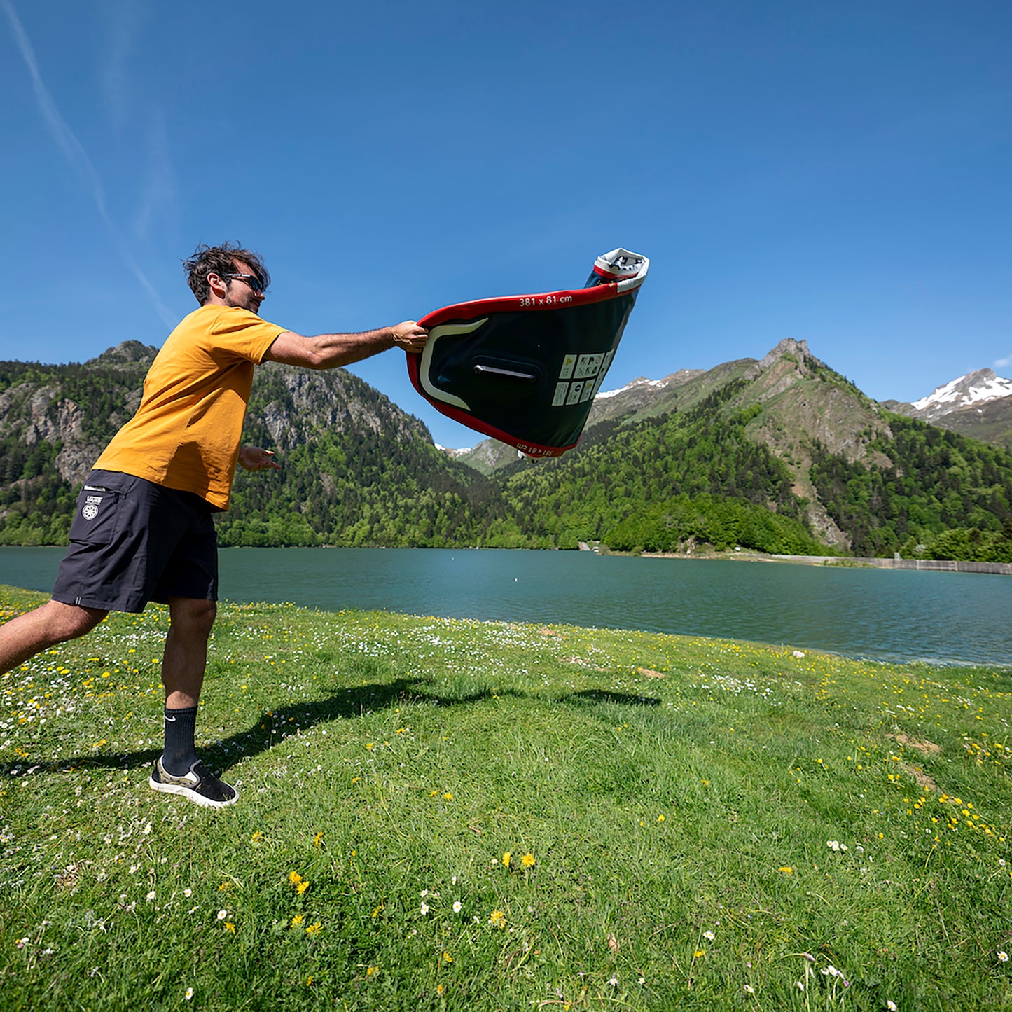 Aqua Marina - Planche de stand up paddle gonflable HYPER Touring 12' 6" (iSup)