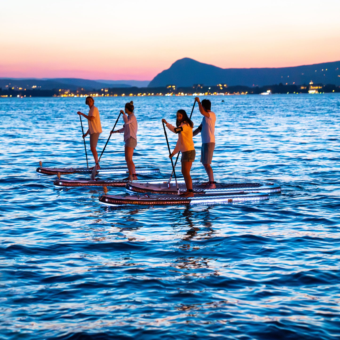 Aqua Marina - GLOW 10'4" iSUP polyvalent avec système d'éclairage ambiant 